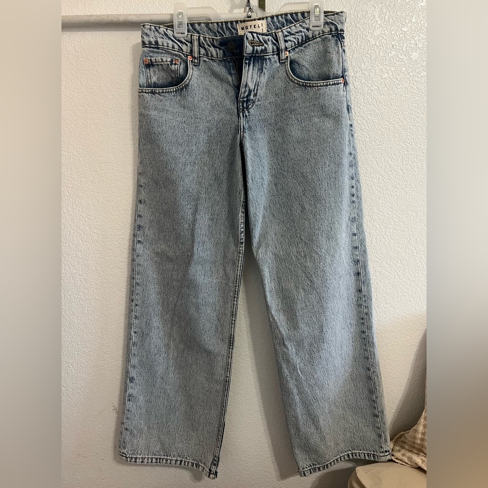 MOTEL ROCKS LOW RISE PARALLEL JEANS IN 80s LIGHT BLUE WASH